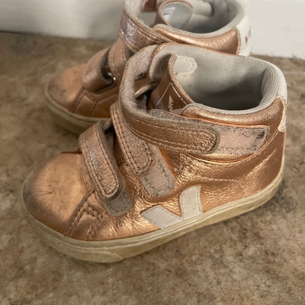 Veja Kids Shiny Copper Sneakers